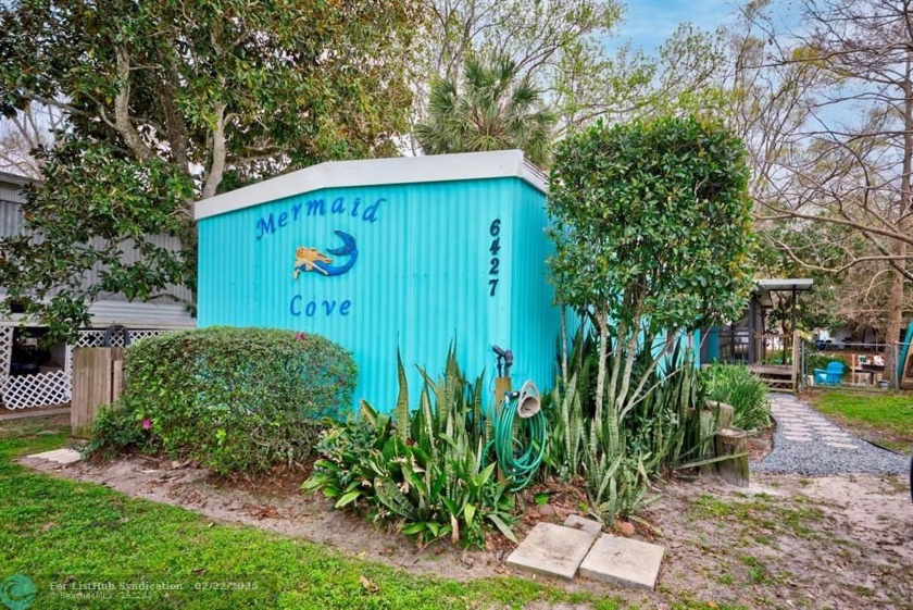 Immerse yourself in nature and enjoy a slower pace while being - Beach Home for sale in Weeki Wachee, Florida on Beachhouse.com
