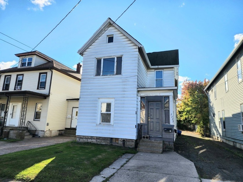 Northeast Erie 2-unit Investment Opportunity - Beach Home for sale in Erie, Pennsylvania on Beachhouse.com