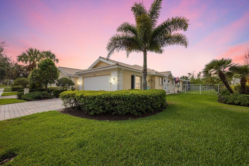 Dont miss this rare opportunity to live in one of the most - Beach Townhome/Townhouse for sale in Wellington, Florida on Beachhouse.com