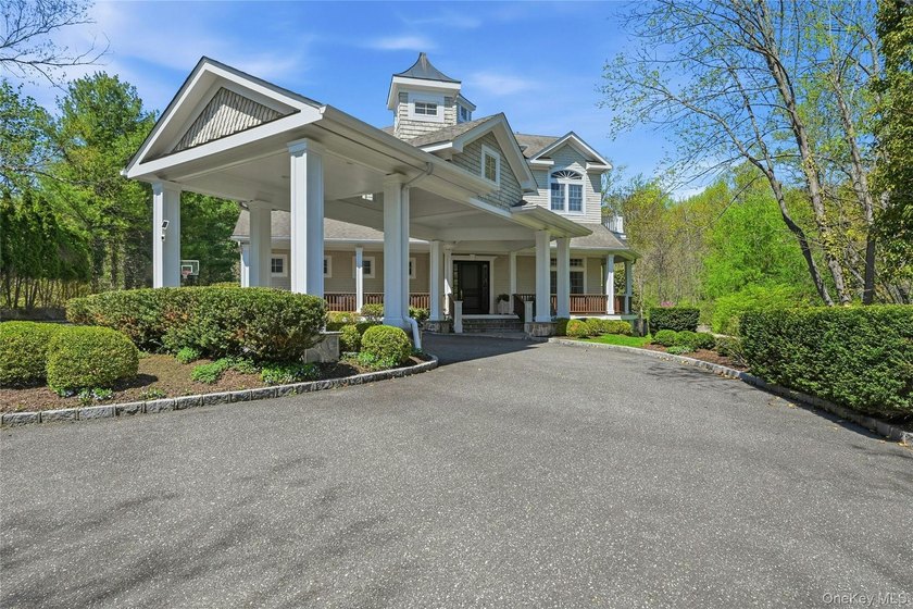 Classic, timeless, and inviting, this residence offers the - Beach Home for sale in Lloyd Harbor, New York on Beachhouse.com