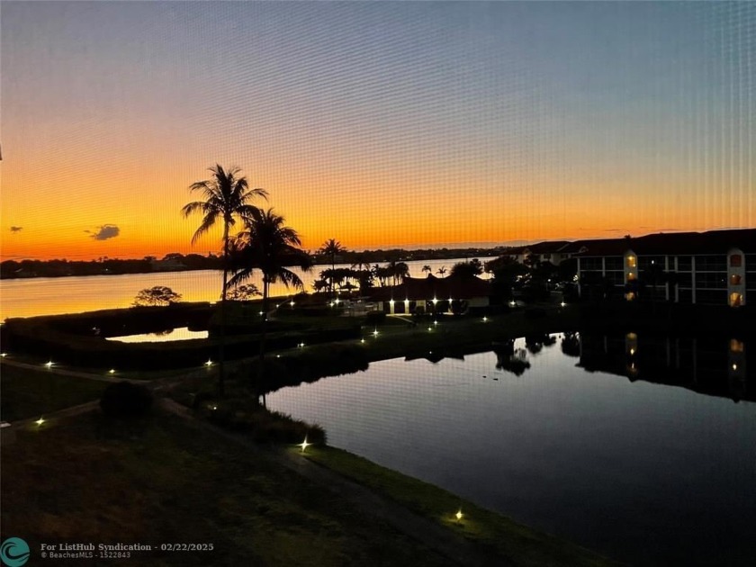 Beautiful condo facing the intracoastal offering a great 4th - Beach Condo for sale in Hypoluxo, Florida on Beachhouse.com