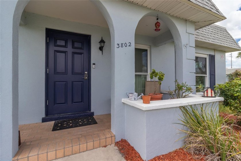 Beautifully updated 2BR/2BA end-unit condo in the desirable 55+ - Beach Condo for sale in Bradenton, Florida on Beachhouse.com