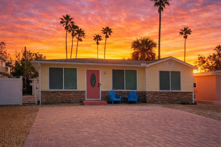 Under contract-accepting backup offers. Here's your chance to - Beach Home for sale in Madeira Beach, Florida on Beachhouse.com