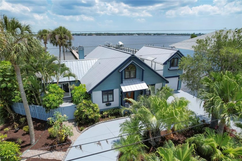 This sweet and charming waterfront home is a must-see - Beach Home for sale in Palmetto, Florida on Beachhouse.com