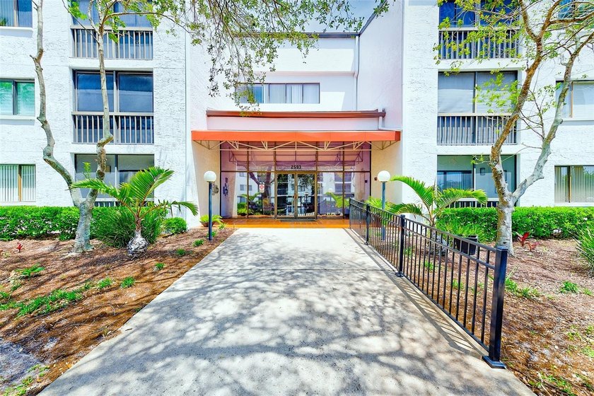 IMMACULATELY MAINTAINED & BEAUTIFULLY UPDATED 55+ CONDOMINIUM IN - Beach Condo for sale in Clearwater, Florida on Beachhouse.com
