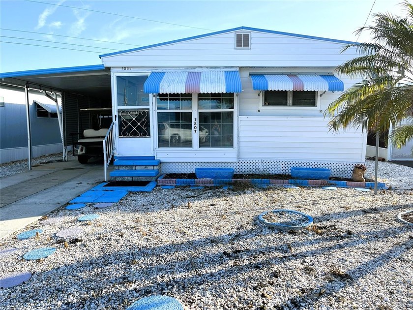Move-in ready, this 2-bedroom home offers comfortable living - Beach Home for sale in Bradenton, Florida on Beachhouse.com