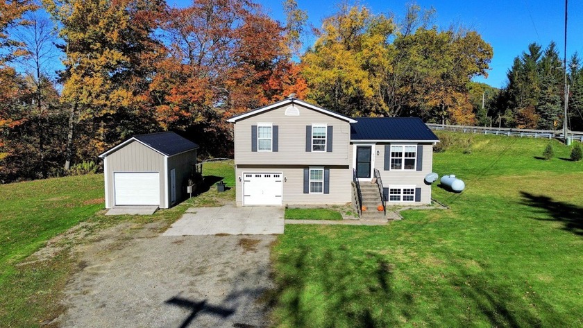 Are you looking for a great home with a picturesque setting! - Beach Home for sale in North East, Pennsylvania on Beachhouse.com