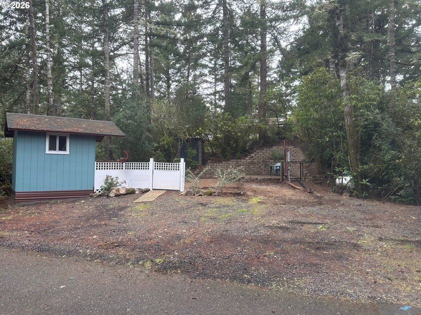Welcome to your ideal Oregon Coast retreat! This charming - Beach Lot for sale in Florence, Oregon on Beachhouse.com