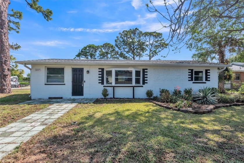 Welcome to 1607 India Palm Drive.  Turn key and ready for you! - Beach Home for sale in Edgewater, Florida on Beachhouse.com