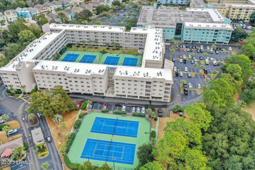Amazing! This 2BR/2BA unit was completely remodeled in 2023 w/ - Beach Condo for sale in Hilton Head Island, South Carolina on Beachhouse.com