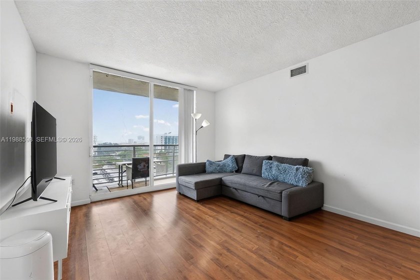 Beautifully updated 2-bedroom, 2-bath residence in the highly - Beach Condo for sale in Aventura, Florida on Beachhouse.com