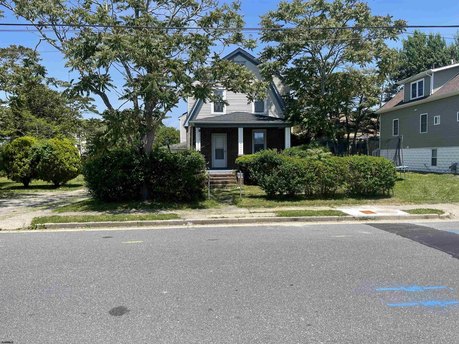 Say hello to this wonderful 3 bedroom 2 full bathroom two story - Beach Home for sale in Atlantic City, New Jersey on Beachhouse.com