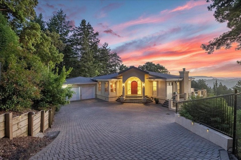 Captivating estate, built in 1993, boasting breathtaking valley - Beach Home for sale in Los Gatos, California on Beachhouse.com