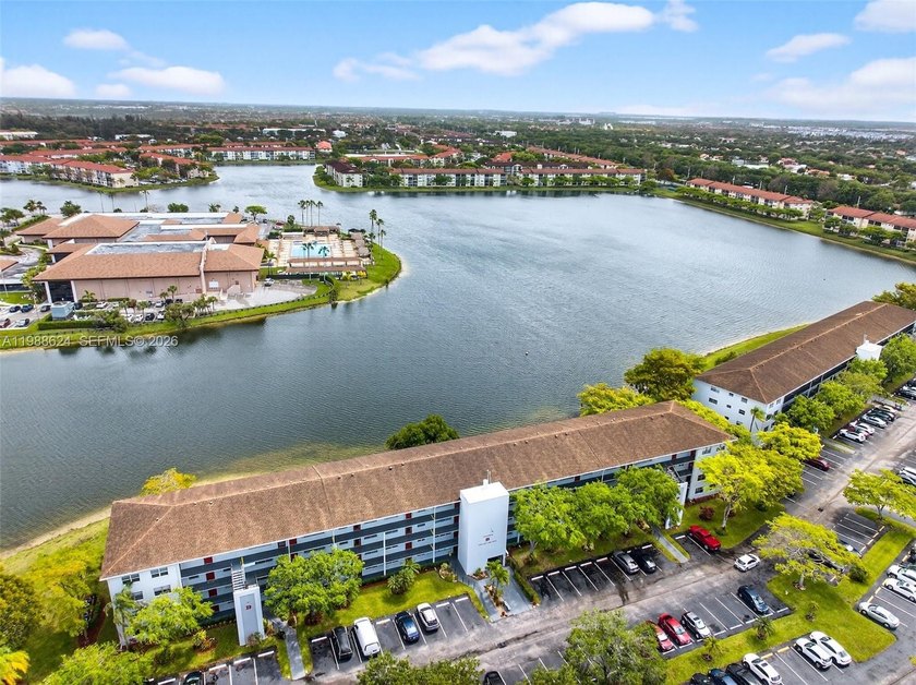 Welcome to Century Village, a resort-style community! This - Beach Condo for sale in Pembroke Pines, Florida on Beachhouse.com