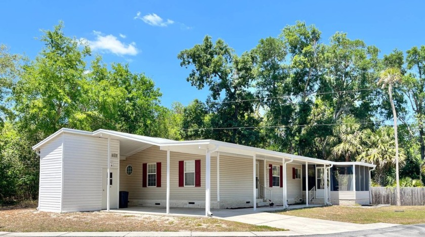 2 Bedroom - 2 Bath - 2003 - 1232 Living Sqft + 240sq ft Screen - Beach Home for sale in New Port Richey, Florida on Beachhouse.com