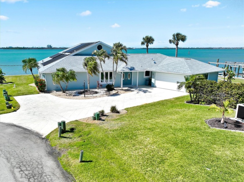 One or more photo(s) has been virtually staged. Magnificent - Beach Home for sale in Englewood, Florida on Beachhouse.com