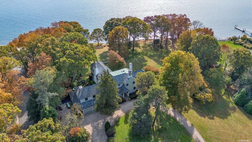 Discover the timeless elegance of 7 Duck Island Lane in the - Beach Home for sale in Northport, New York on Beachhouse.com