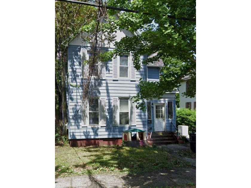 Large home on a large - Beach Home for sale in Erie, Pennsylvania on Beachhouse.com