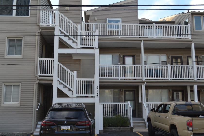 This beautifully renovated condo, redone in 2020, blends modern - Beach Condo for sale in Margate, New Jersey on Beachhouse.com