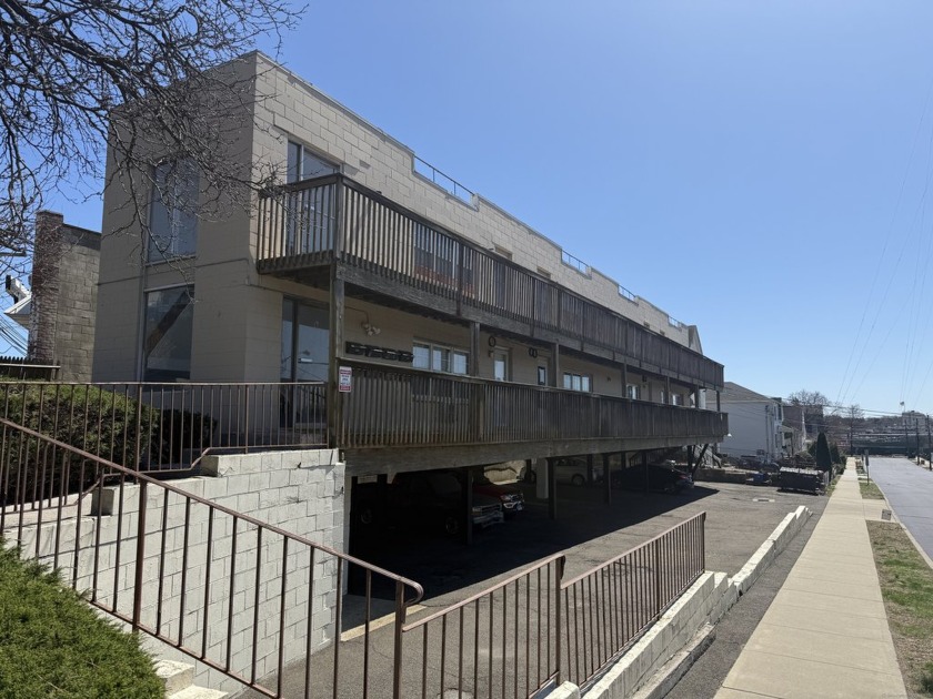 Excellent FIRST HOME or INVESTOR special!!! Meticulous and - Beach Condo for sale in Stamford, Connecticut on Beachhouse.com