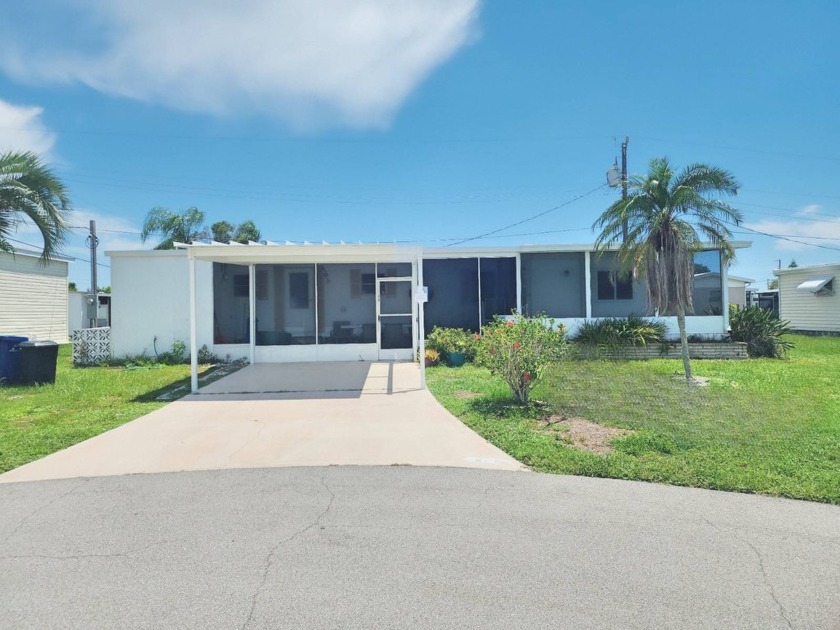 PERFECT LOCATION, PERFECT PRICED. CALL TODAY- don't wait - Beach Home for sale in Nokomis, Florida on Beachhouse.com