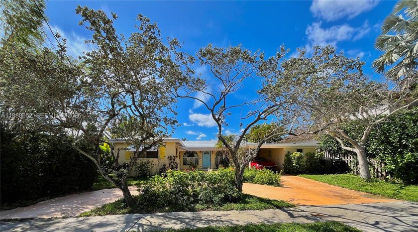 FLORIDA RIVERFRONT GEM on Mandarin Isle only minutes from - Beach Home for sale in Fort Lauderdale, Florida on Beachhouse.com