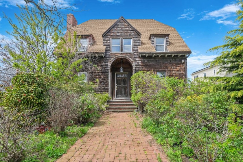 Welcome to this beautiful cedar-shingled home, perfectly - Beach Home for sale in Rockaway Park, New York on Beachhouse.com