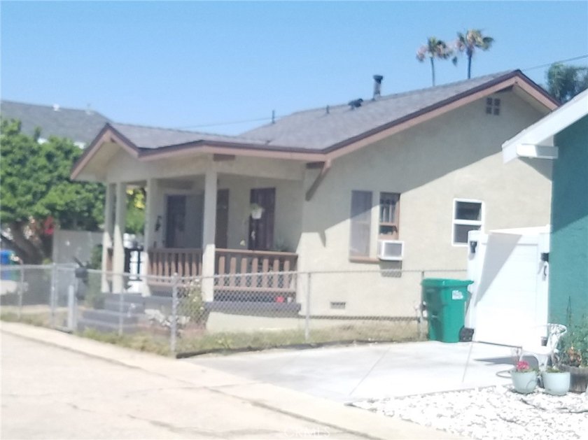 This lovely 1923 Craftsman-style cottage has been - Beach Home for sale in Long Beach, California on Beachhouse.com