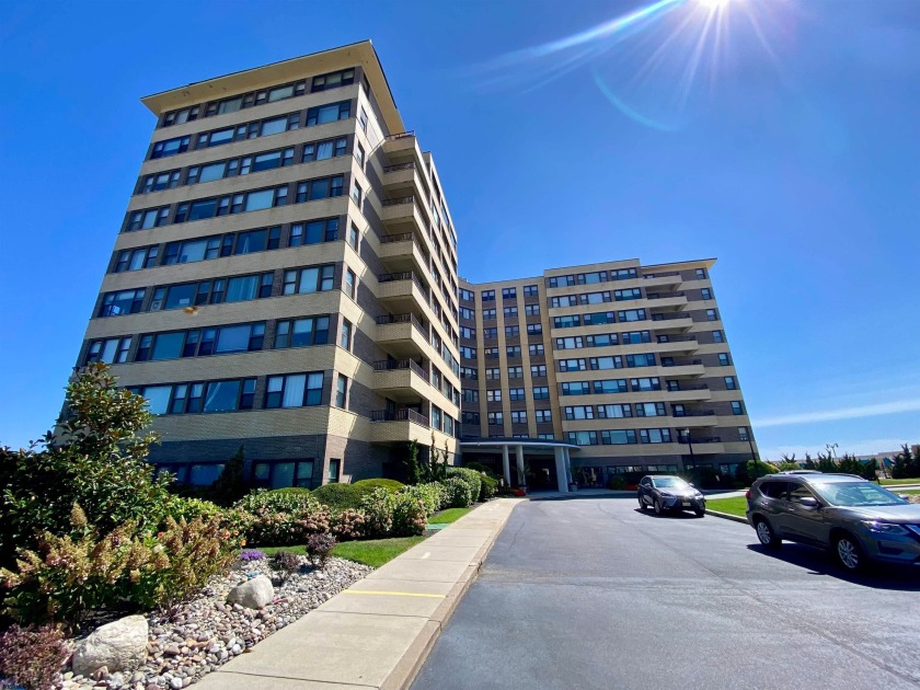 2BR UNIT WITH DIRECT OCEAN VIEWS FROM EVERY ROOM! Awesome 5th - Beach Condo for sale in Atlantic City, New Jersey on Beachhouse.com