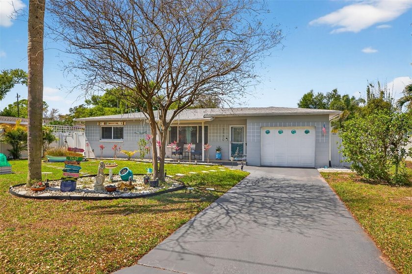 Welcome to your own private Florida oasis. This beautifully - Beach Home for sale in St. Petersburg, Florida on Beachhouse.com