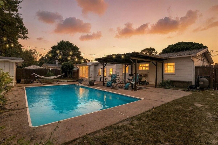 POOL HOME with a VA ASSUMABLE LOAN with a 4.375% interest rate - Beach Home for sale in Fort Walton Beach, Florida on Beachhouse.com