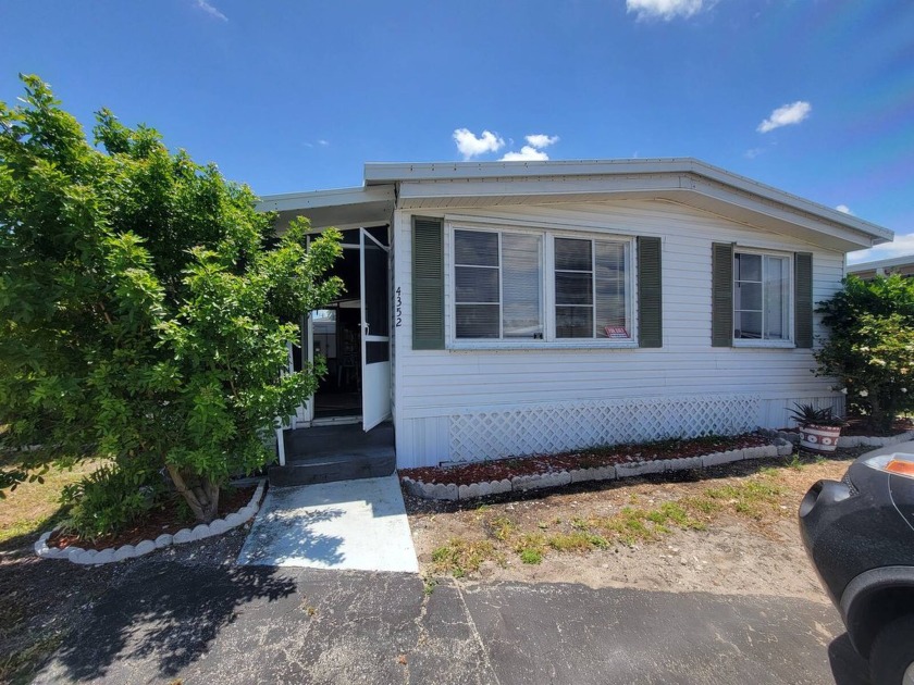 Charming 2 Bedroom, 2 Bath Home - Priced to Sell in a 55+ - Beach Home for sale in West Palm Beach, Florida on Beachhouse.com