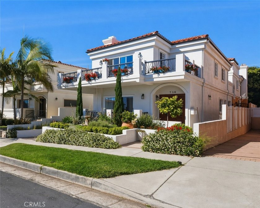 Presenting 716 N. Lucia #B. Absolutely gorgeous, designer turn - Beach Townhome/Townhouse for sale in Redondo Beach, California on Beachhouse.com