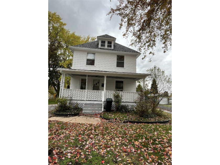 Charming 4-Bedroom home on a huge lot - Move-In Ready! Welcome - Beach Home for sale in Erie, Pennsylvania on Beachhouse.com