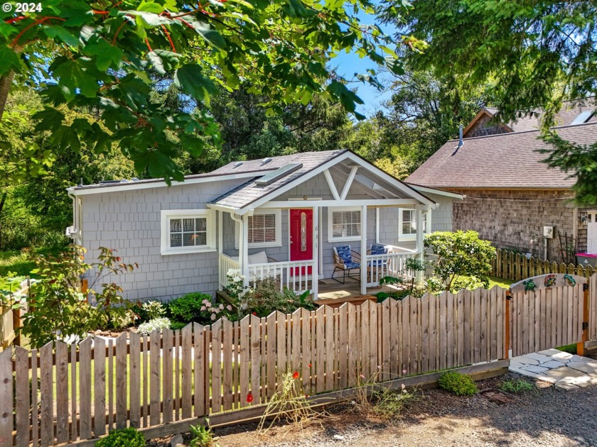 Discover this beautifully updated cottage that embodies the - Beach Home for sale in Cannon Beach, Oregon on Beachhouse.com