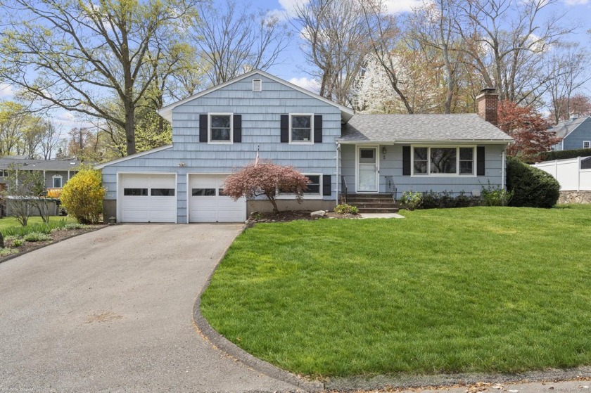 Welcome to this picturesque 3 bedroom, 2 full bath split-level - Beach Home for sale in Norwalk, Connecticut on Beachhouse.com