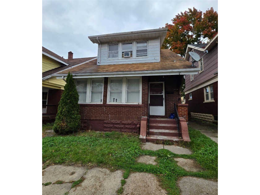 One or more photos in this listing are virtually staged. This - Beach Home for sale in Erie, Pennsylvania on Beachhouse.com