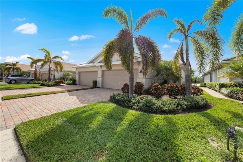 OPEN FLOOR PLAN villa w/2 bed+den/2 full bath light and bright - Beach Townhome/Townhouse for sale in Naples, Florida on Beachhouse.com