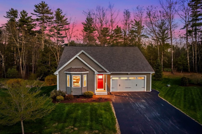 A rare opportunity to own at River's Edge at Brentwood! This - Beach Condo for sale in Brentwood, New Hampshire on Beachhouse.com