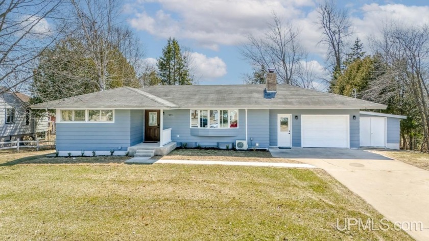 Extensively updated 4 bed, 2 full bath home on Lake Shore Drive - Beach Home for sale in Escanaba, Michigan on Beachhouse.com