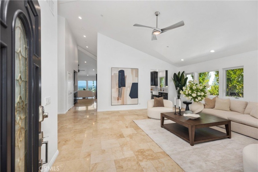 SPECTACLAR Coastal SINGLE LEVEL LUXURY with MESMERIZING VIEWS in - Beach Home for sale in San Clemente, California on Beachhouse.com