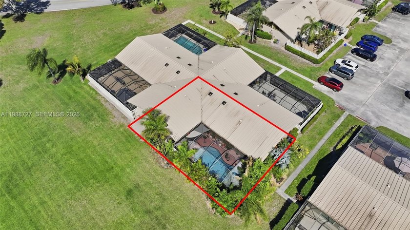 Step inside this well-maintained 3-bedroom, 2-bathroom townhome - Beach Townhome/Townhouse for sale in Palm Beach Gardens, Florida on Beachhouse.com