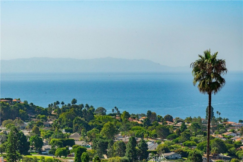 This exceptional contemporary home showcases sweeping panoramic - Beach Home for sale in Palos Verdes Estates, California on Beachhouse.com