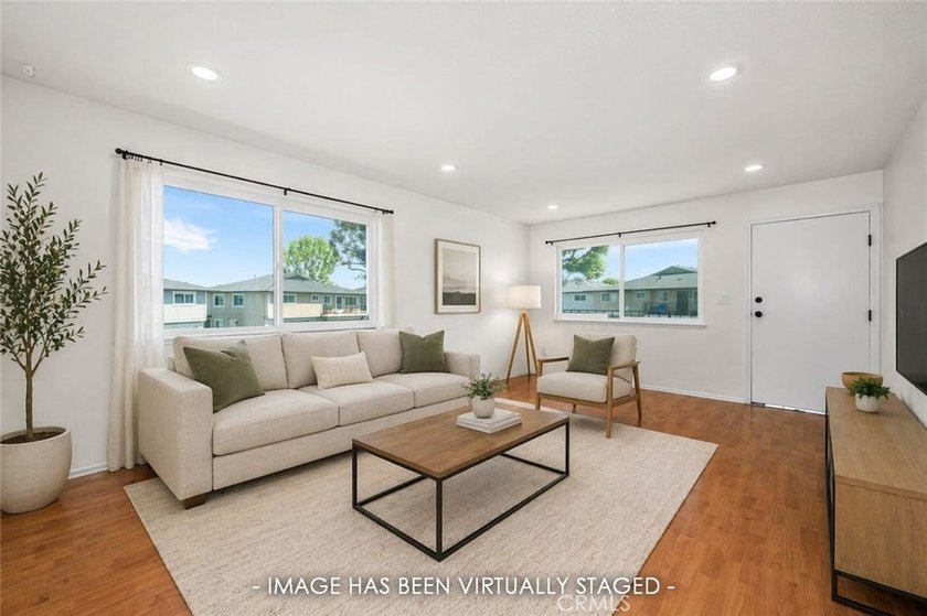Welcome to this newly updated 2 bedroom/1 bath condo in the - Beach Condo for sale in Huntington Beach, California on Beachhouse.com