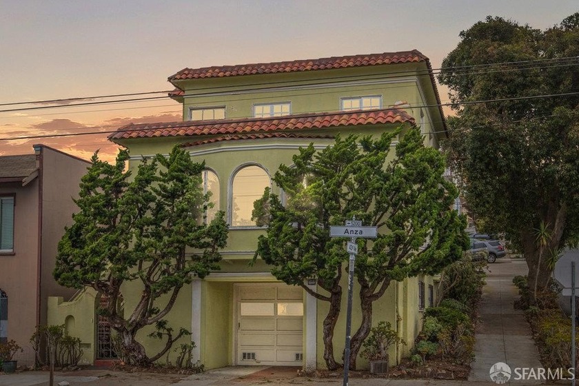 Calling all contractors and visionaries! Rarely available, this - Beach Home for sale in San Francisco, California on Beachhouse.com