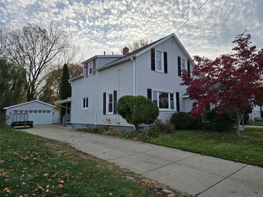 Centrally Located, great starter home. Gorgeous sunroom with - Beach Home for sale in Erie, Pennsylvania on Beachhouse.com