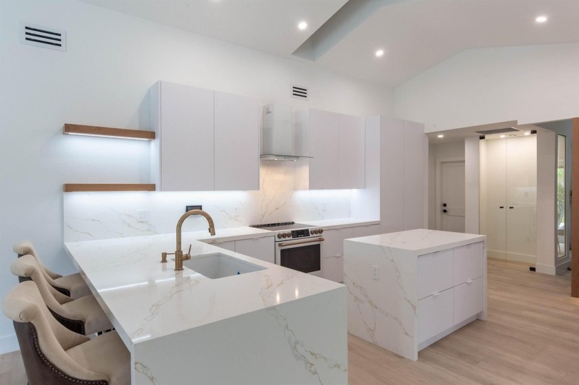 Step into luxury and equestrian elegance with this stunning 2 - Beach Home for sale in Wellington, Florida on Beachhouse.com