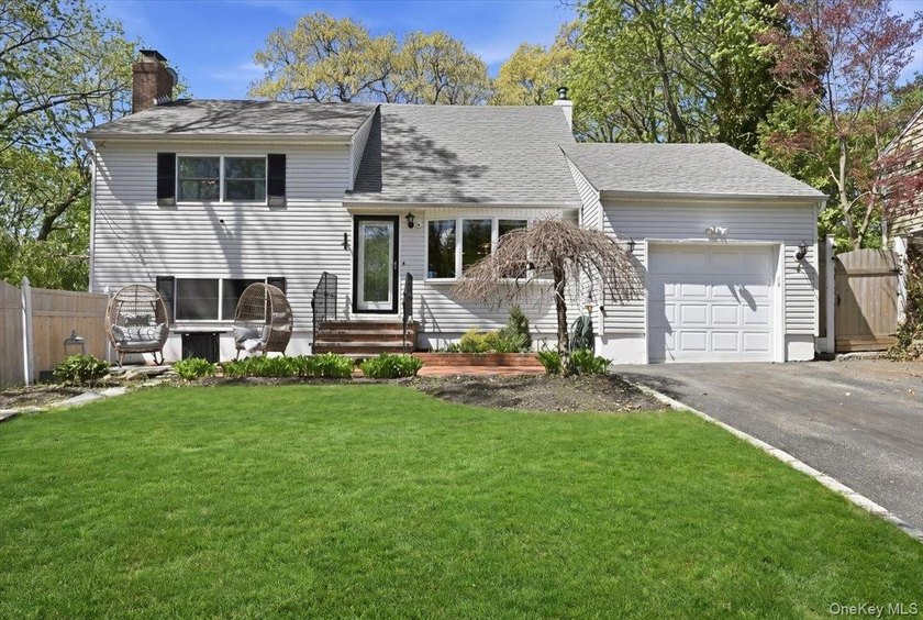 Step into comfort and style in this beautifully maintained - Beach Home for sale in Northport, New York on Beachhouse.com