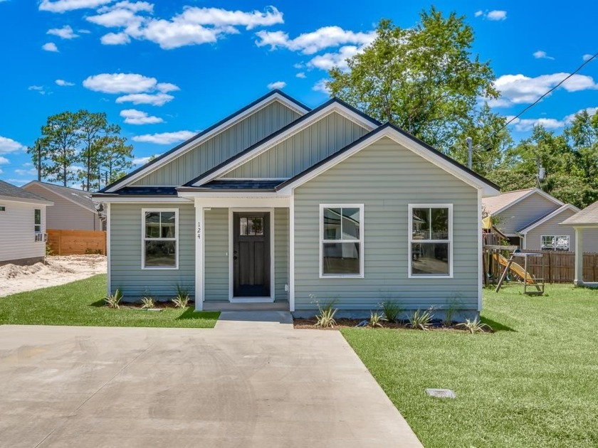 Beautiful new construction on a quiet street in Lake Ellen - Beach Home for sale in Crawfordville, Florida on Beachhouse.com