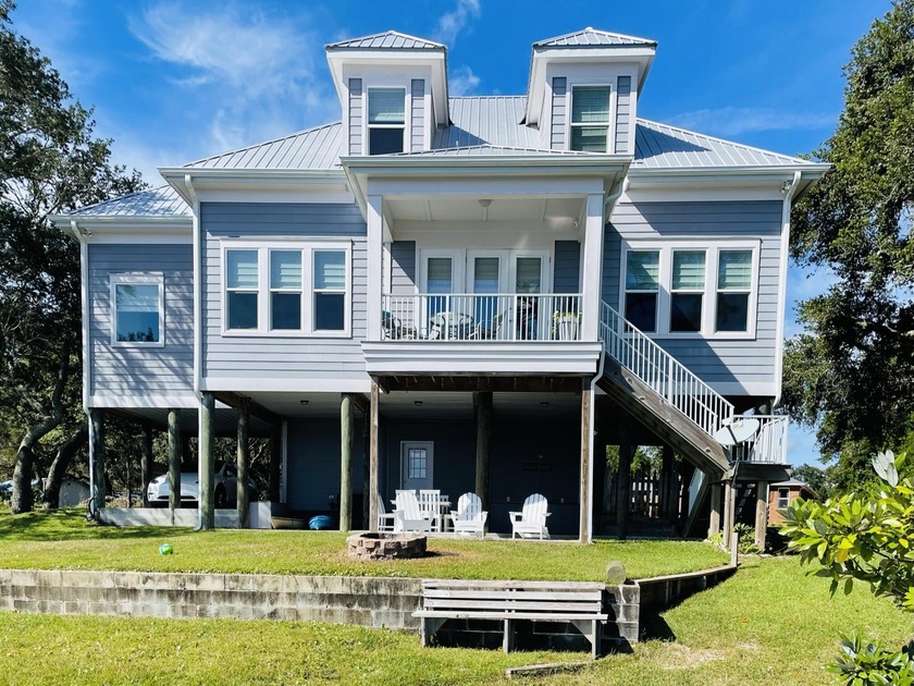 Welcome to 2975 Holley Point Rd in Navarre, FL, where coastal - Beach Home for sale in Navarre, Florida on Beachhouse.com